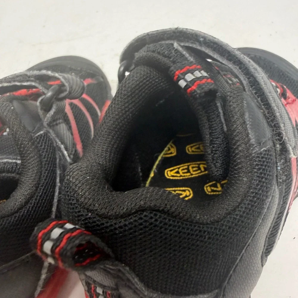 Keen Chandler CNX Kids Sneakers Black Red Mesh Low Top Shoes 1026500 Size 7T